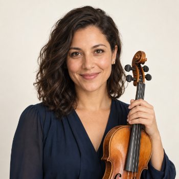 Retrato conceptual de una violinista; no representa a personal de atención